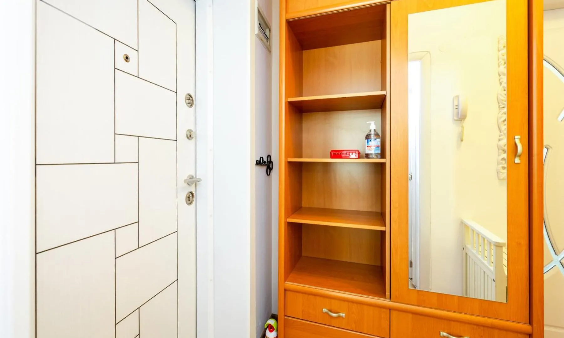 The White Apartment - Free Parking Sofia 0*,