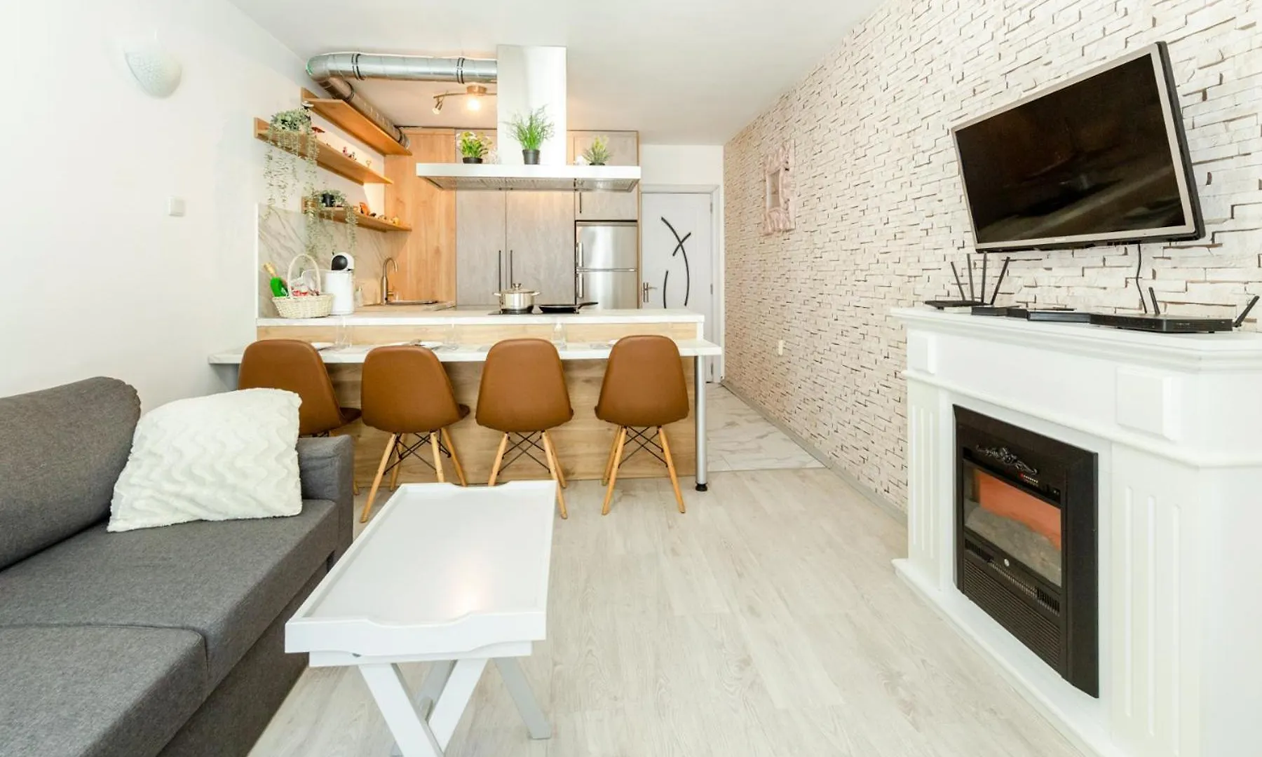 The White Apartment - Free Parking Sofia