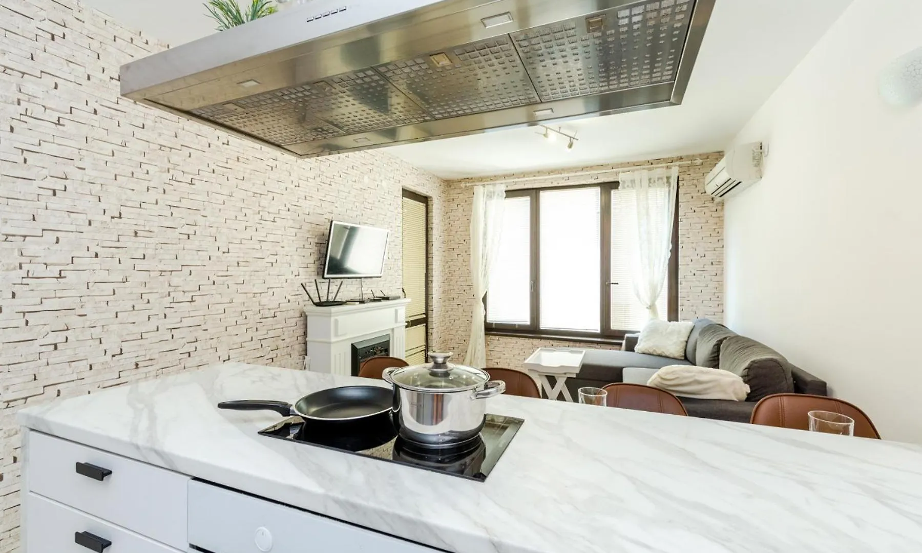 The White Apartment - Free Parking Sofia